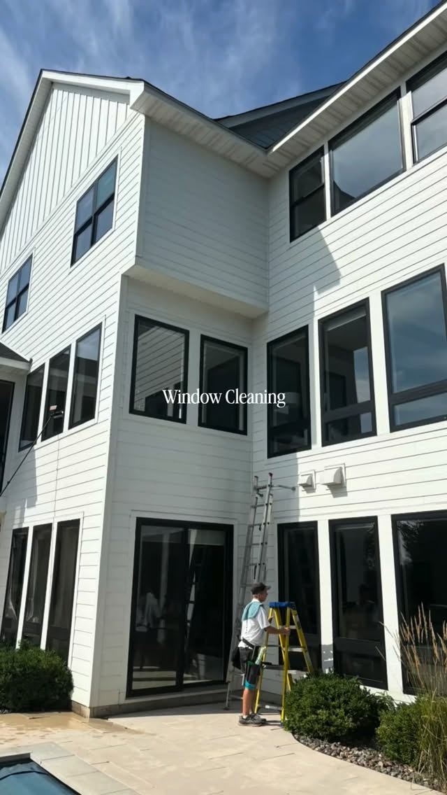 Who doesn’t love window cleaning? We sure do! ✨