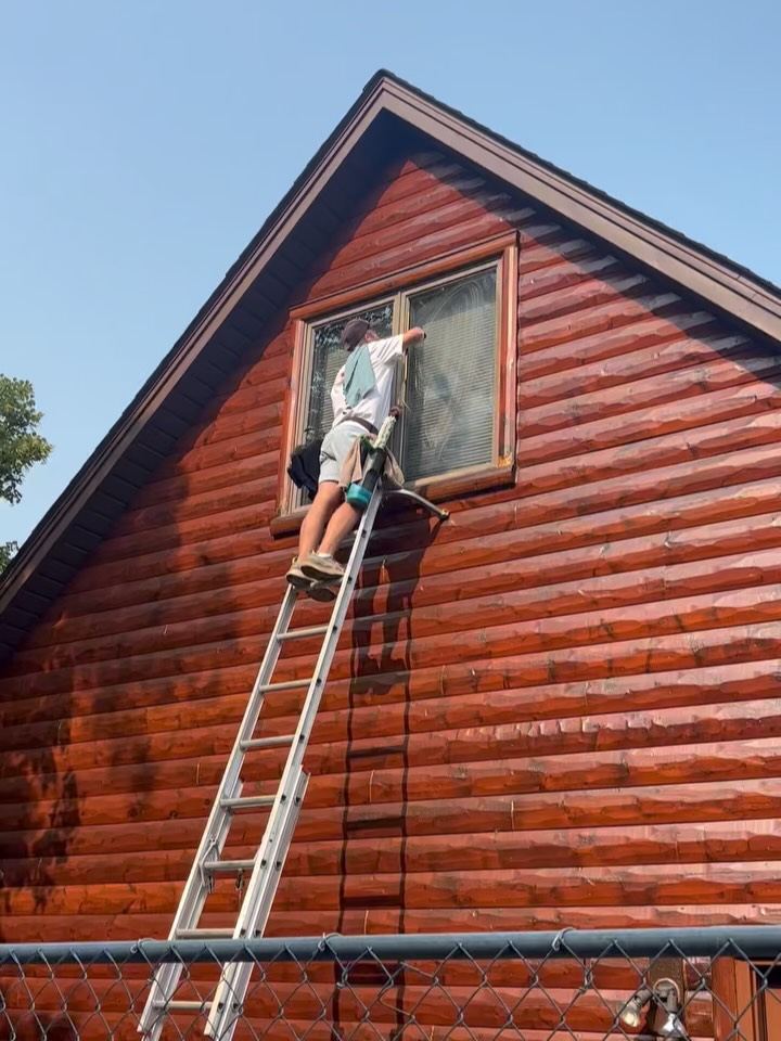 Giving your windows the professional care they deserve! 🧼🏠🌲